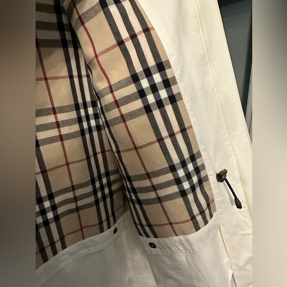 Burberry White Raincoat/Windbreaker with Hood - Size M - Picture 6 of 15